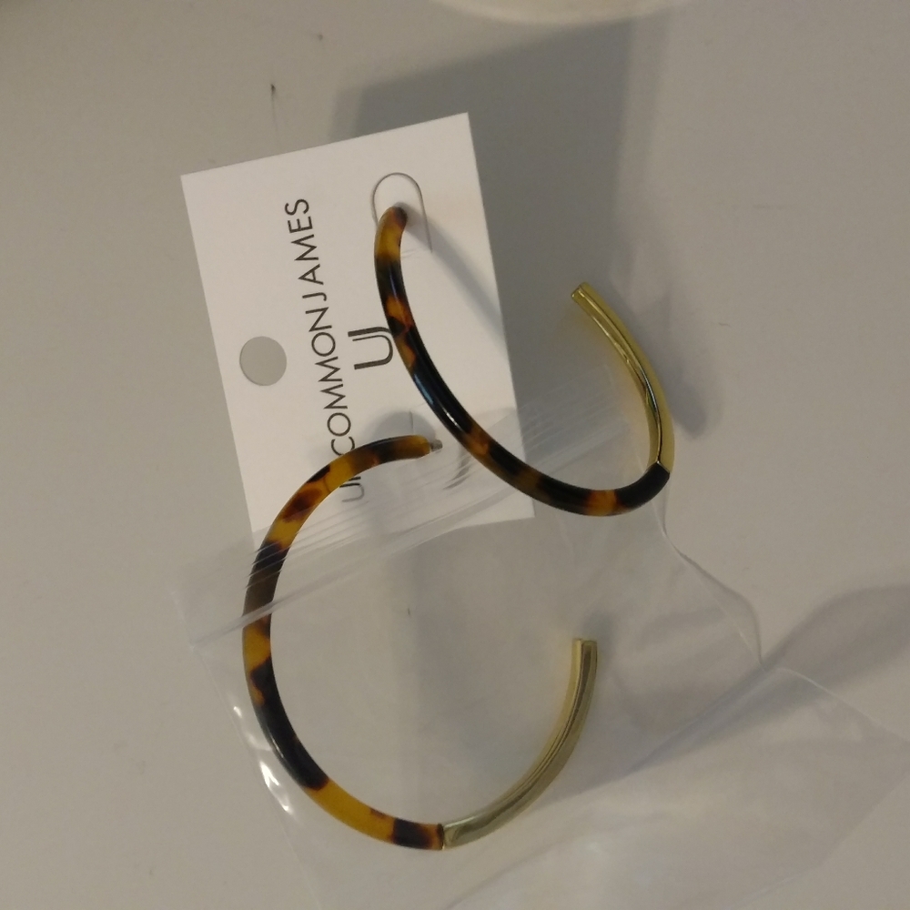 Uncommon James tortoise and gold hoops NWT